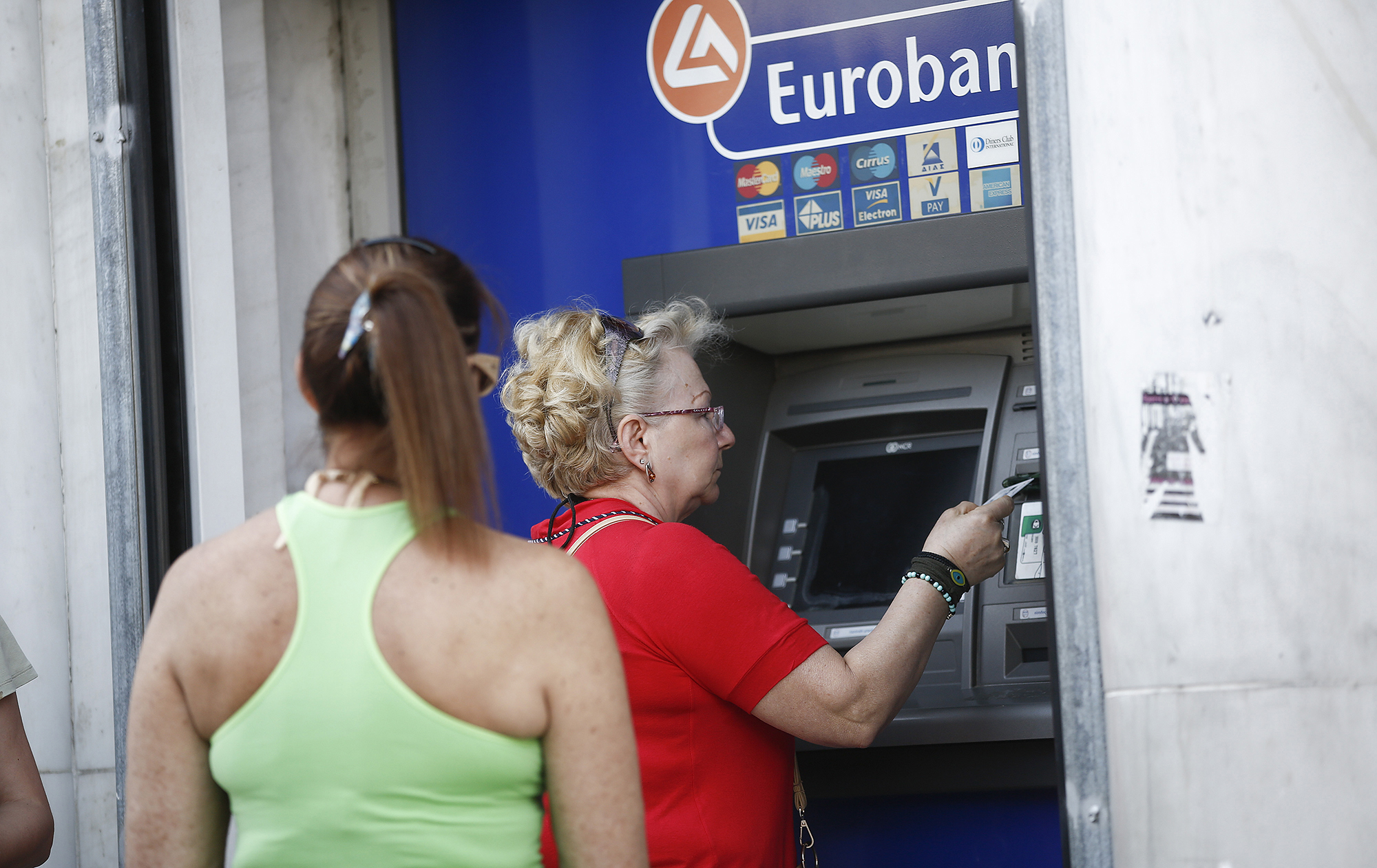 Как украинцам получить пенсию за границей: инструкция